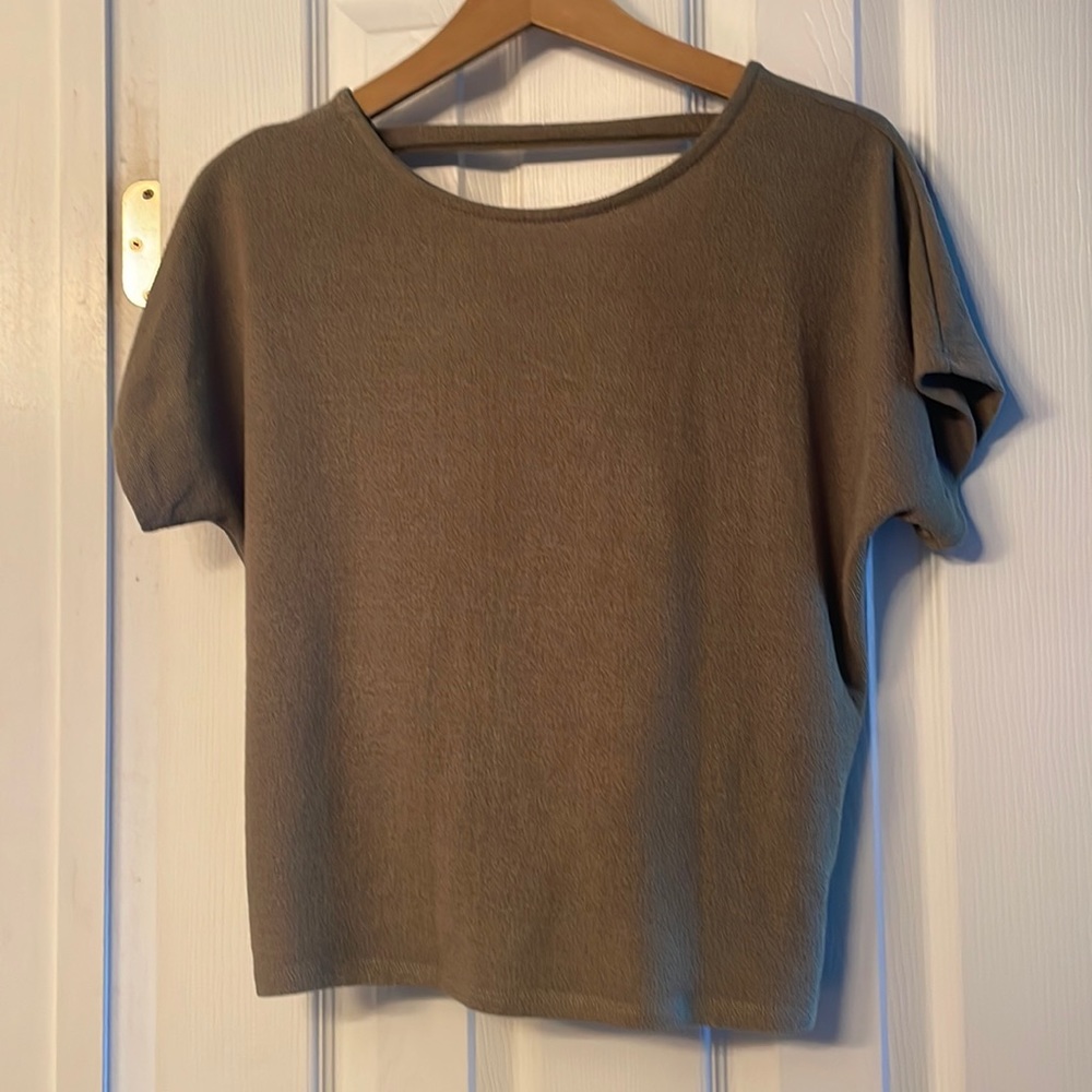 Oversized super comfy sweater shirt with open back.